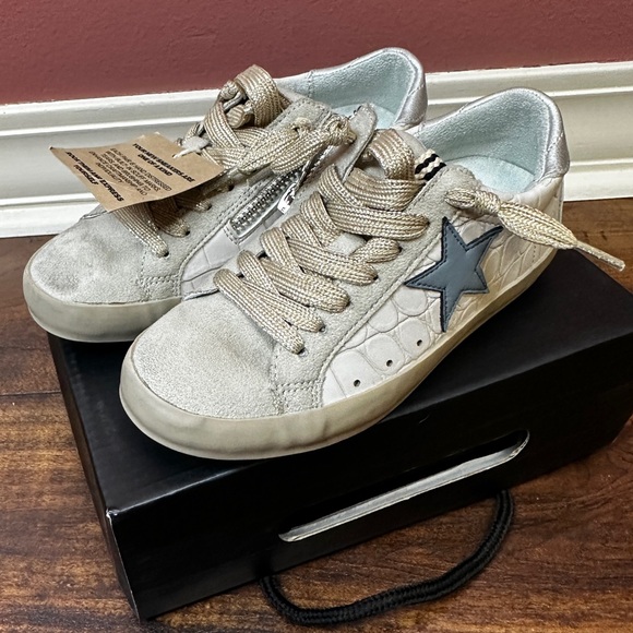 ShuShop Other - NEW in Box ShuShop Paula Toddler Beige Croco Size 11 Silver Detail Gray Star